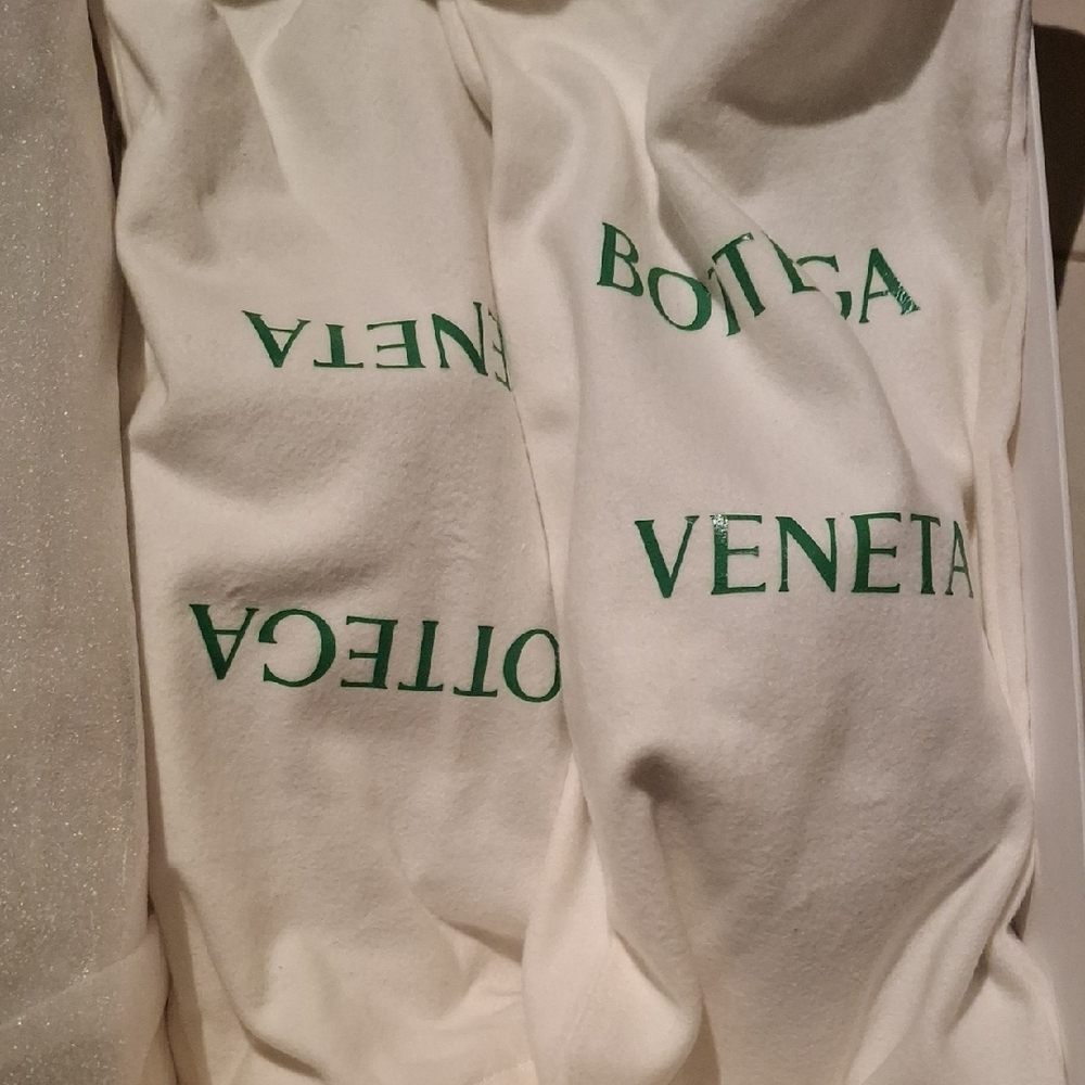 Bottega Veneta White and Green Dust Bags